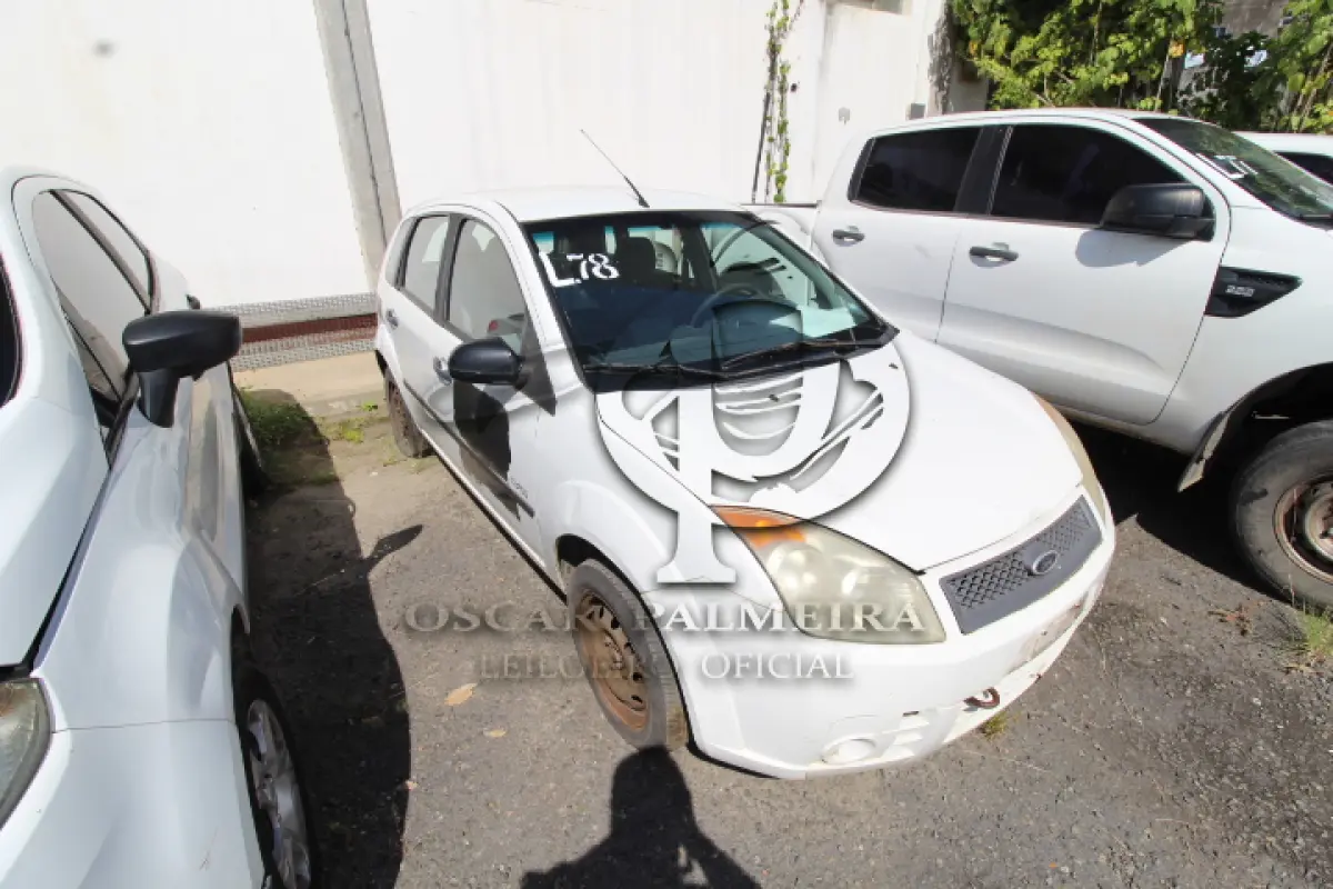 LOTE 078 - VEÍCULO; MARCA/MODELO: FORD/FIESTA FLEX FAB/MOD: 2009/2009 PLACA: JSC9117 CHASSI: 9BFZF55A498385023