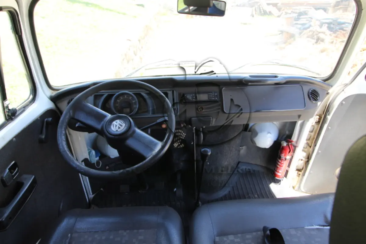 LOTE 012 - VEÍCULO - VW KOMBI, ANO/MOD 2013/2014.