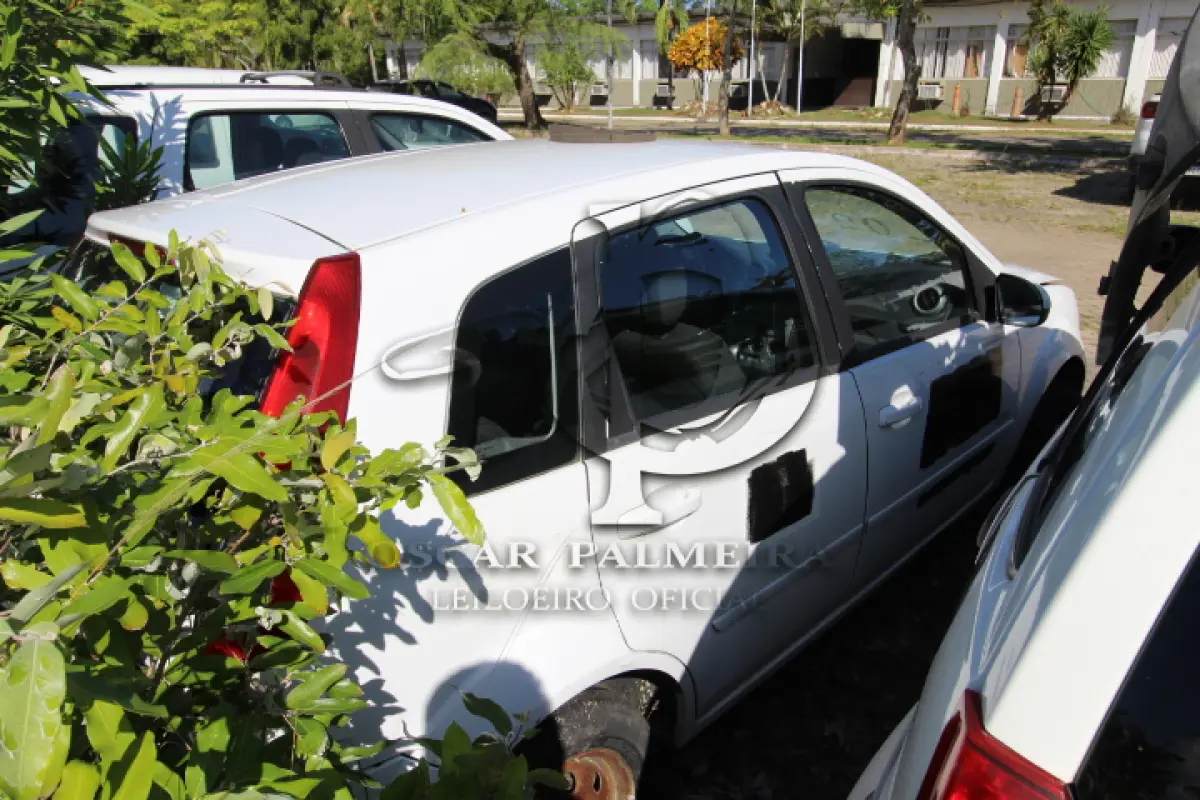 LOTE 002 - VEÍCULO: MARCA/MODELO: FORD/FIESTA 1.6 FLEX; FAB/MOD: 2009/2009; PLACA: JSN7258; CHASSI: 9BFZF55P598433813