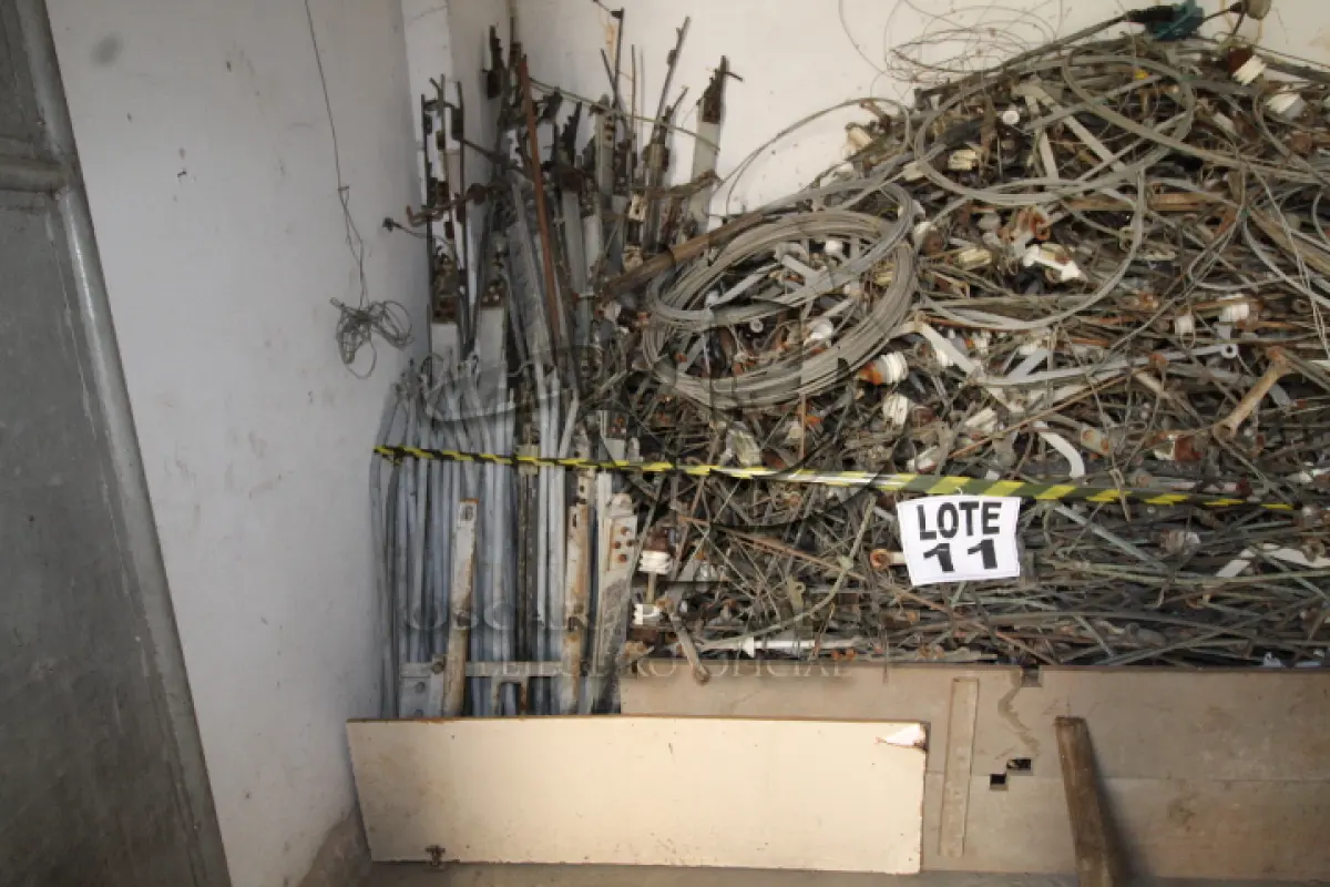 LOTE 011 - DIVERSOS MATERIAIS DE COBRE/FERRO COMPOSTO DE:  SUCATA DE FERRO, SUCATA DE COBRE