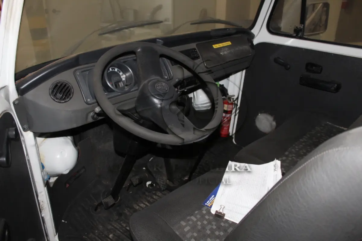 LOTE 015 - VEÍCULO - VW KOMBI, ANO/MOD 2013/2014.