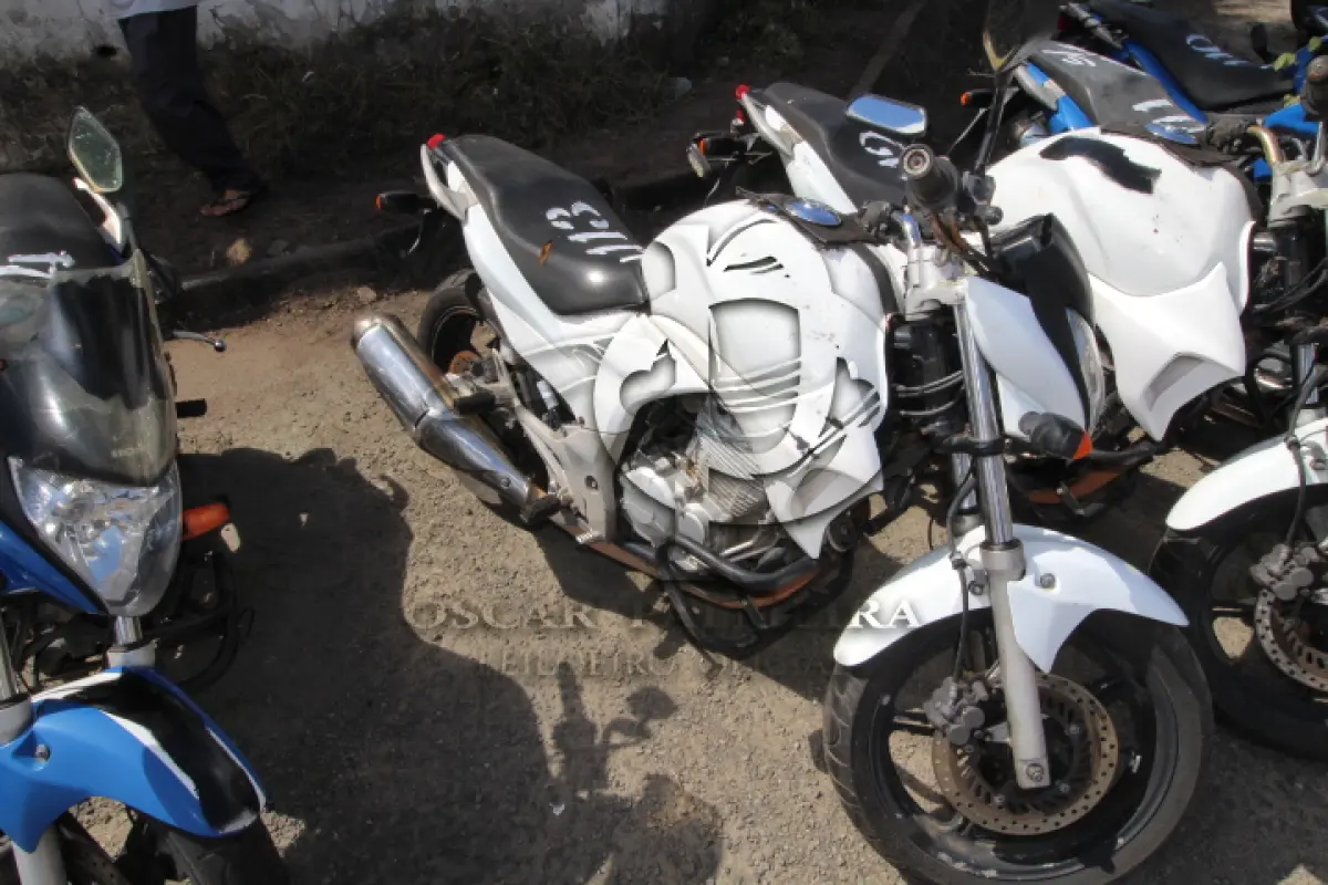 LOTE 113 - VEÍCULO; MARCA/MODELO: HONDA/CB 300R FAB/MOD: 2012/2012 PLACA: OLC4566 CHASSI: 9C2NC4310CR070378