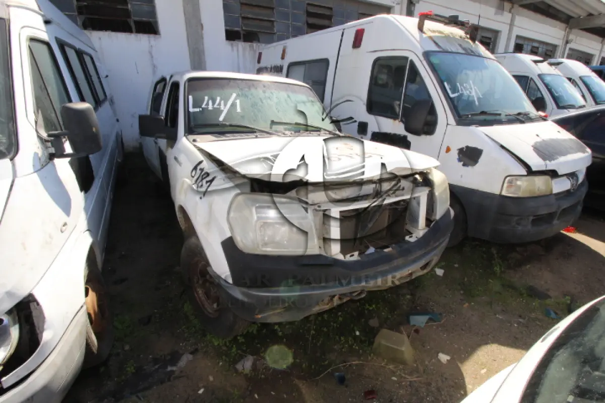 LOTE 044 - SUCATA DE VEÍCULOS:    RANGER XL 13P, CHASSI  8AFER13PXAJ316181 (MOTOR SEM CONDIÇÃO DE UTILIZAÇÃO)    FIESTA, CHASSI 9BFZF10B558229799