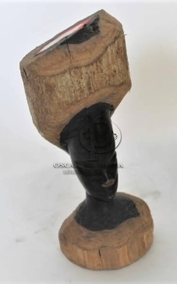 LOTE 054 - ESCULTURA