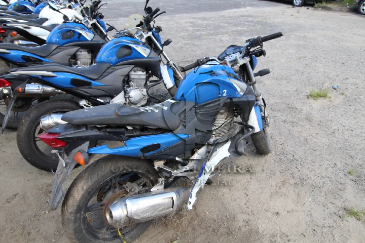 LOTE 116 - VEÍCULO; MARCA/MODELO: HONDA/CB 300R FAB/MOD: 2012/2012 PLACA: OLA8964 CHASSI: 9C2NC4310CR074051