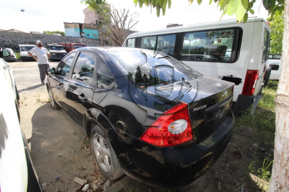 LOTE 049 - VEÍCULO; MARCA/MODELO: I/FORD FOCUS 2.0L FC FAB/MOD: 2009/2009 PLACA: JSX8613 CHASSI: 8AFFZZFFC9J295920