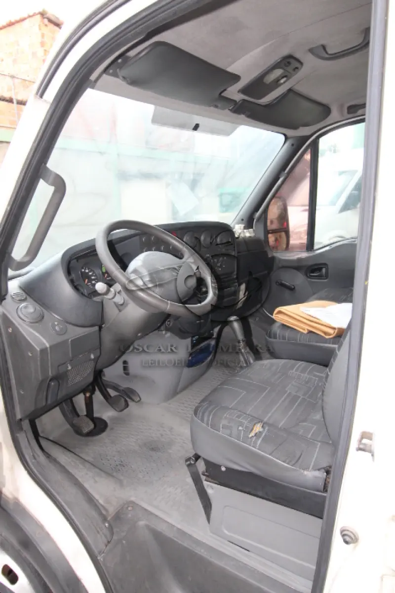 LOTE 004 - VEÍCULO - IVECO DAILY55C16 GRANFUR, ANO/MODELO 2010/2011.