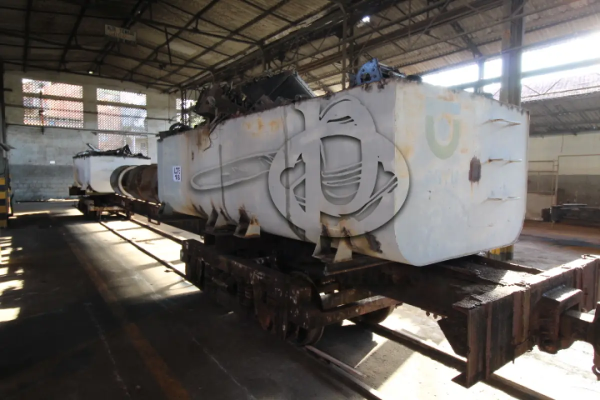 LOTE 018 - DIVERSOS MATERIAIS DE FERRO COMPOSTO DE:   PRANCHA FERROVIARIA, RODEIROS, SUCATA DIVERSAS DE FERRO