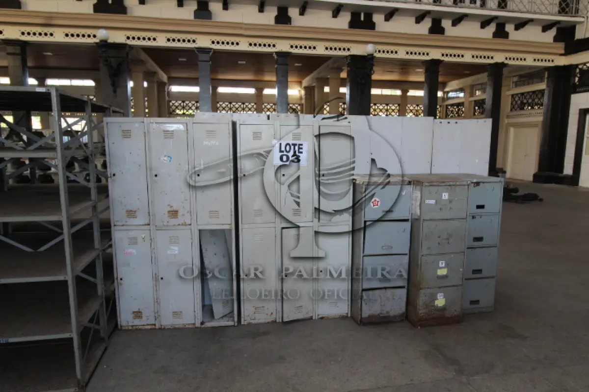 LOTE 003 - DIVERSOS MATERIAIS DE ESCRITÓRIO COMPOSTO DE: ARQUIVOS DE AÇO, ESTANTES DE AÇO, ARMÁRIOS TIPO GUARDA ROUPAS EM AÇO