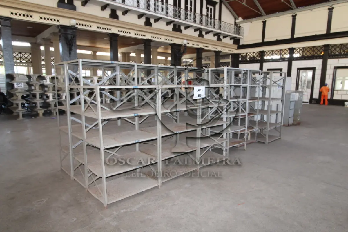 LOTE 003 - DIVERSOS MATERIAIS DE ESCRITÓRIO COMPOSTO DE: ARQUIVOS DE AÇO, ESTANTES DE AÇO, ARMÁRIOS TIPO GUARDA ROUPAS EM AÇO