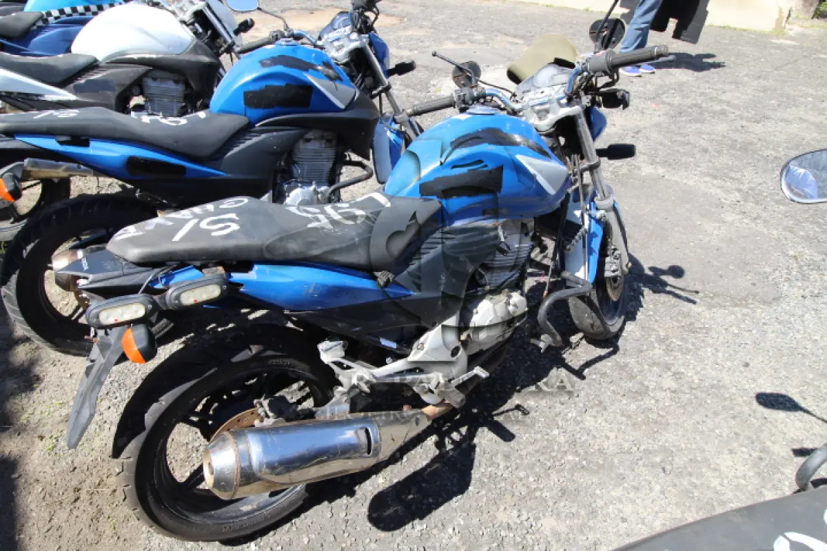 LOTE 095 - VEÍCULO; MARCA/MODELO: HONDA/CB 300R FAB/MOD: 2012/2012 PLACA: OLB8228 CHASSI: 9C2NC4310CR070407