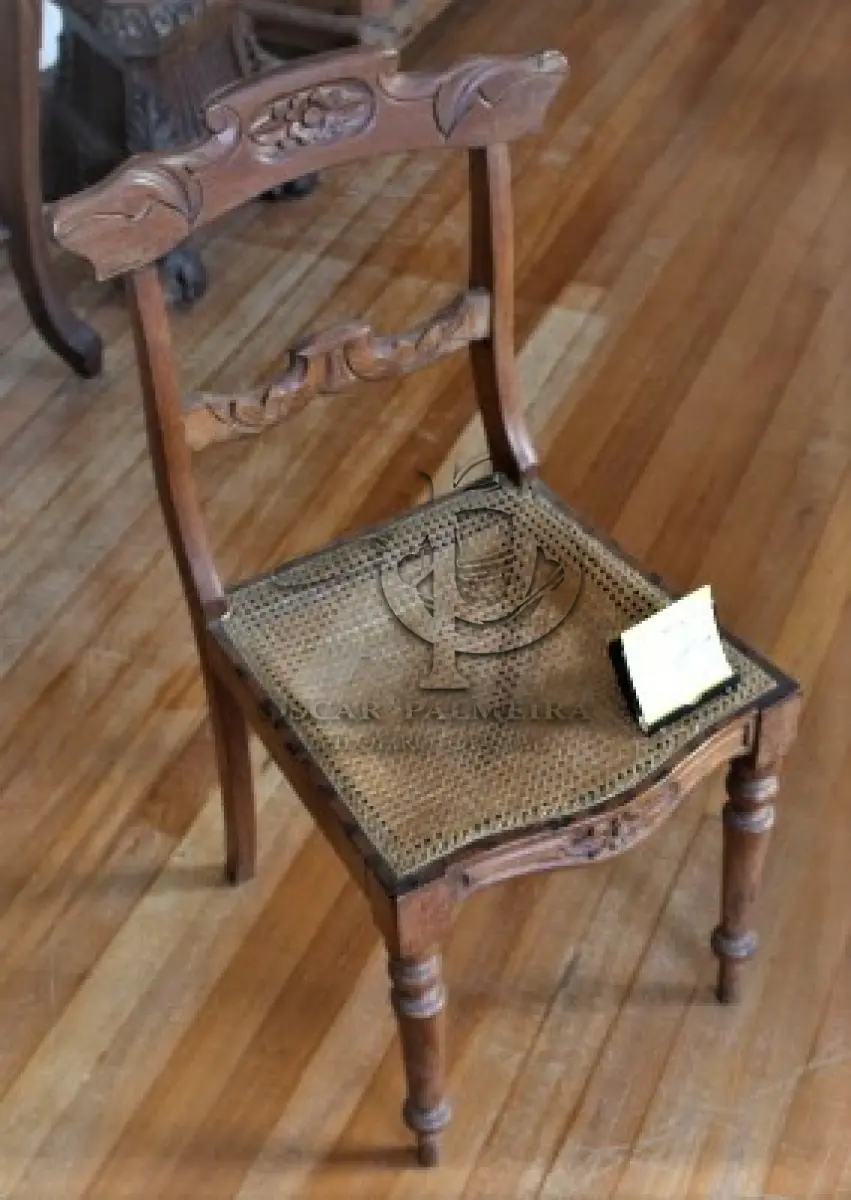LOTE 073 - CADEIRA