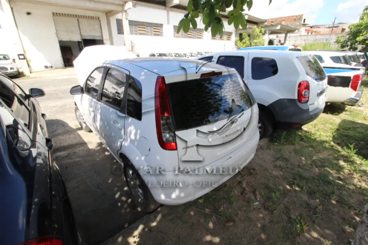 LOTE 063 - VEÍCULO; MARCA/MODELO: FORD/FIESTA 1.6 FLEX FAB/MOD: 2011/2012 PLACA: NZM3838 CHASSI: 9BFZF55P5C8272581