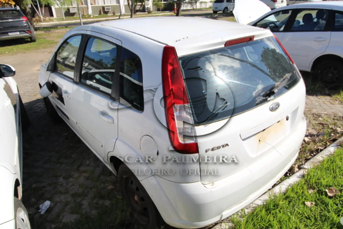 LOTE 009 - VEÍCULO: MARCA/MODELO: FORD/FIESTA 1.6 FLEX; FAB/MOD: 2009/2009; PLACA: JSJ3475; CHASSI: 9BFZF55P198422209