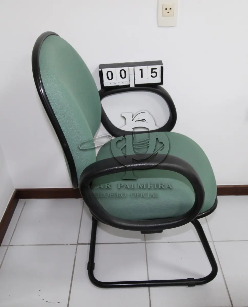 LOTE 015 - LOTE - 0015 - CADEIRA DIRETOR FIXA C/ BRAÇO