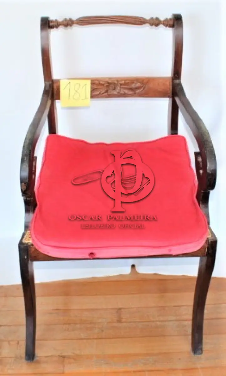 LOTE 181 - CADEIRA