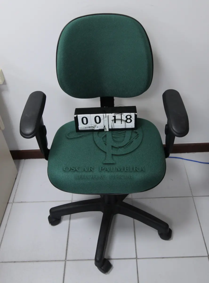LOTE 018 - LOTE - 0018 - CADEIRA SECRETÁRIA GIRATÓRIA C/ BRAÇO