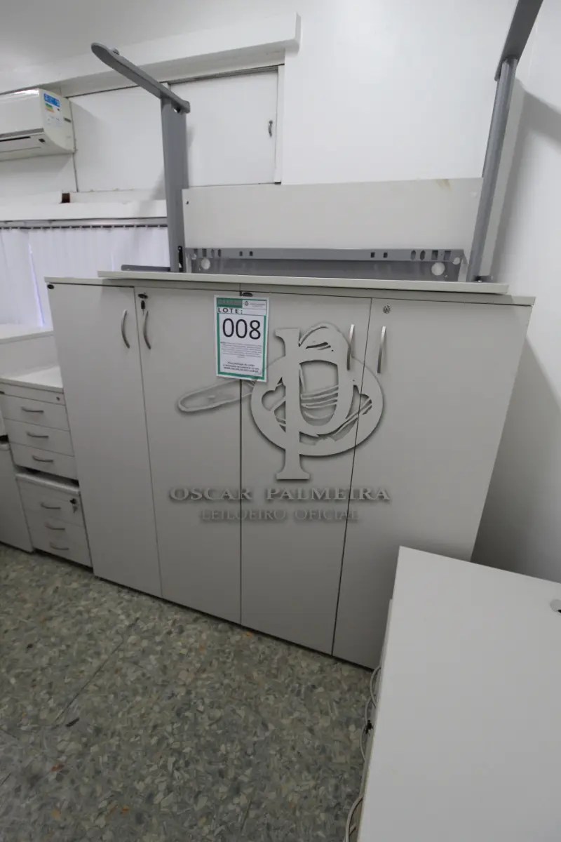 LOTE 008 - MÓVEIS PARA ESCRITÓRIO