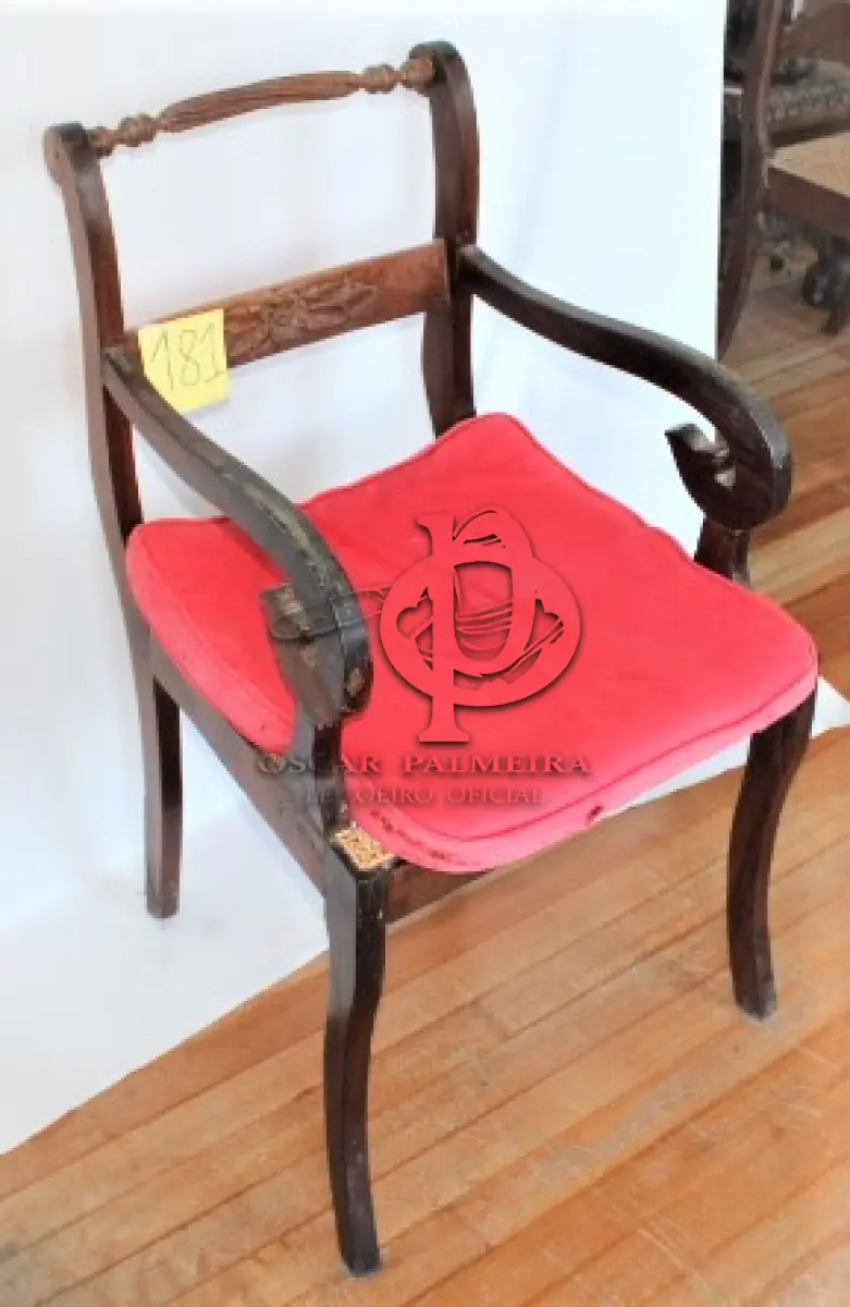 LOTE 181 - CADEIRA