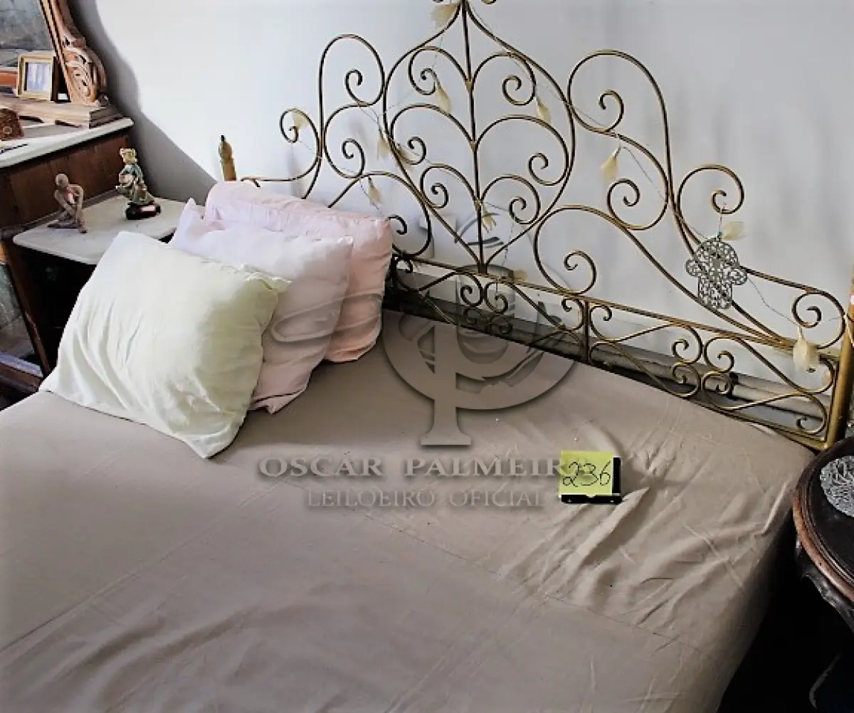 LOTE 236 - CAMA