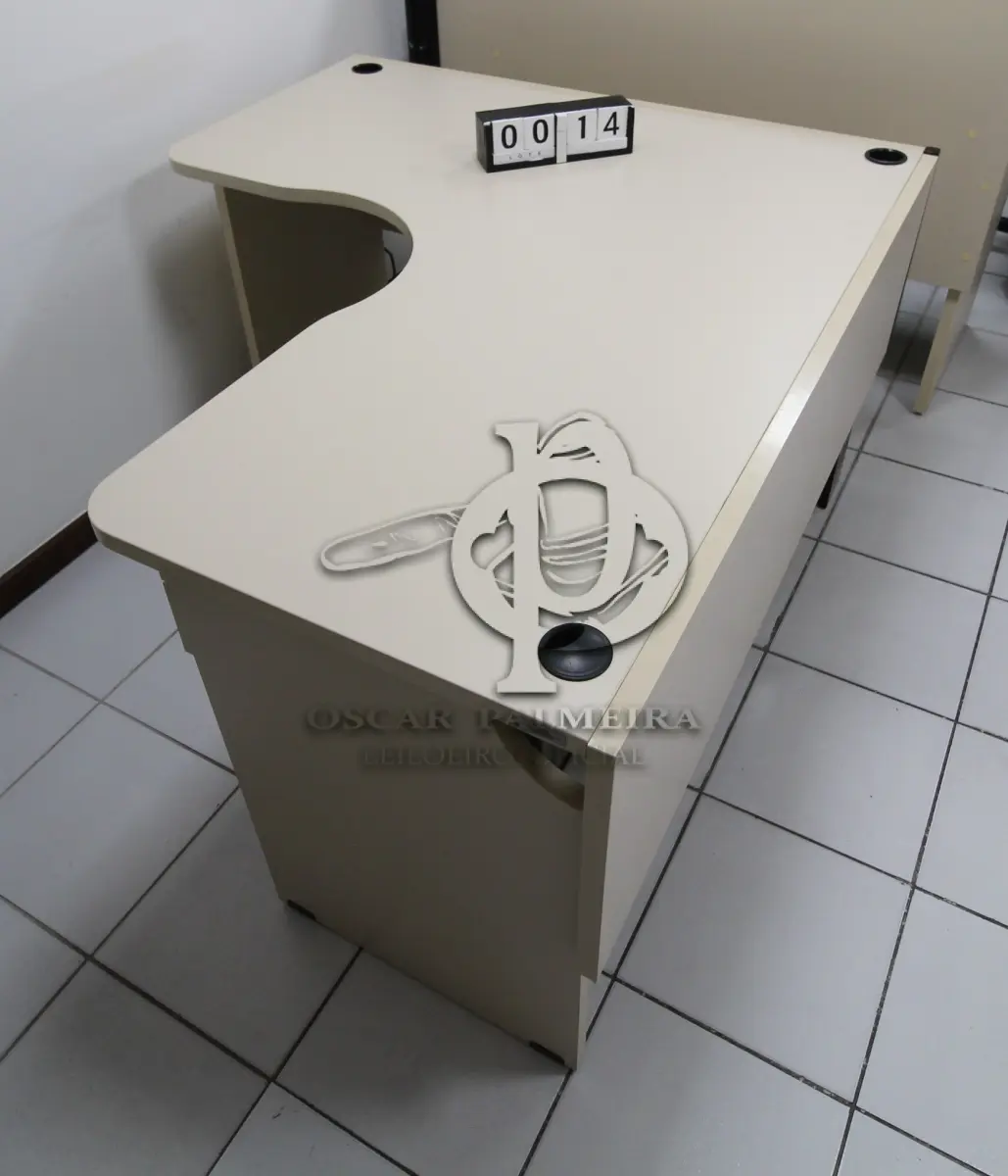 LOTE 014 - LOTE - 0014 - MESA EM L PEQUENA