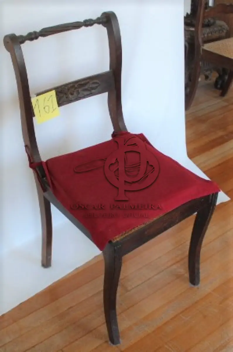 LOTE 161 - CADEIRA