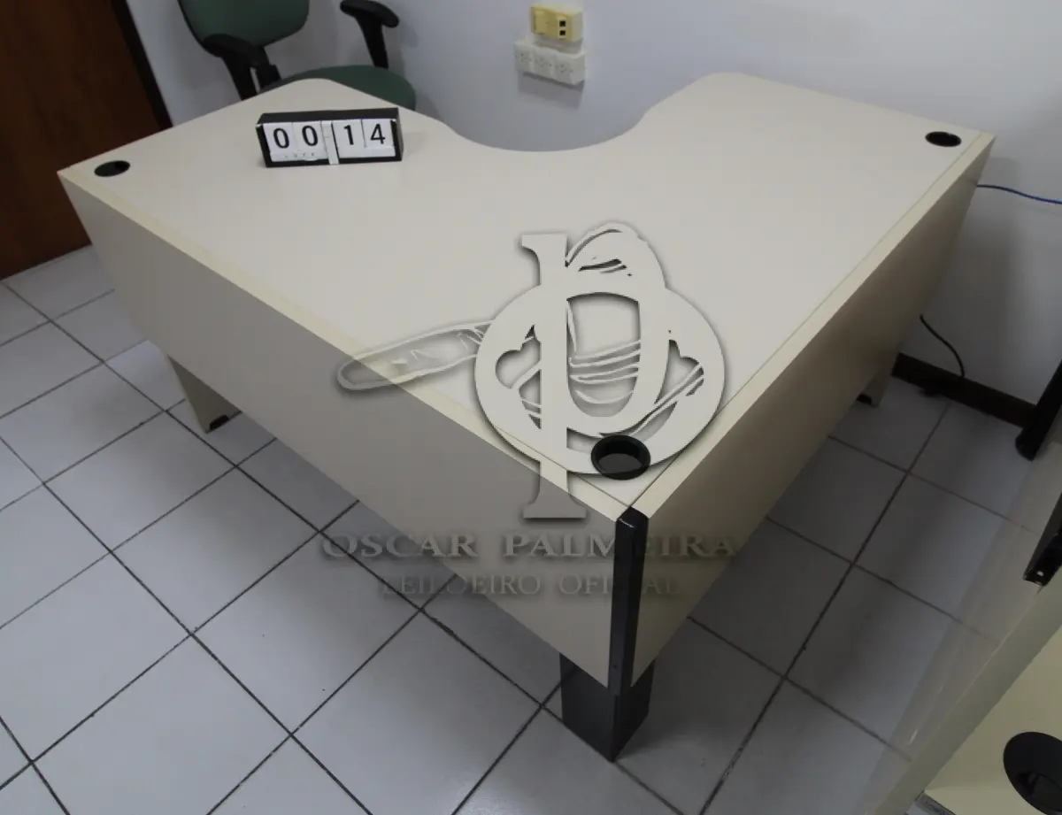 LOTE 014 - LOTE - 0014 - MESA EM L PEQUENA