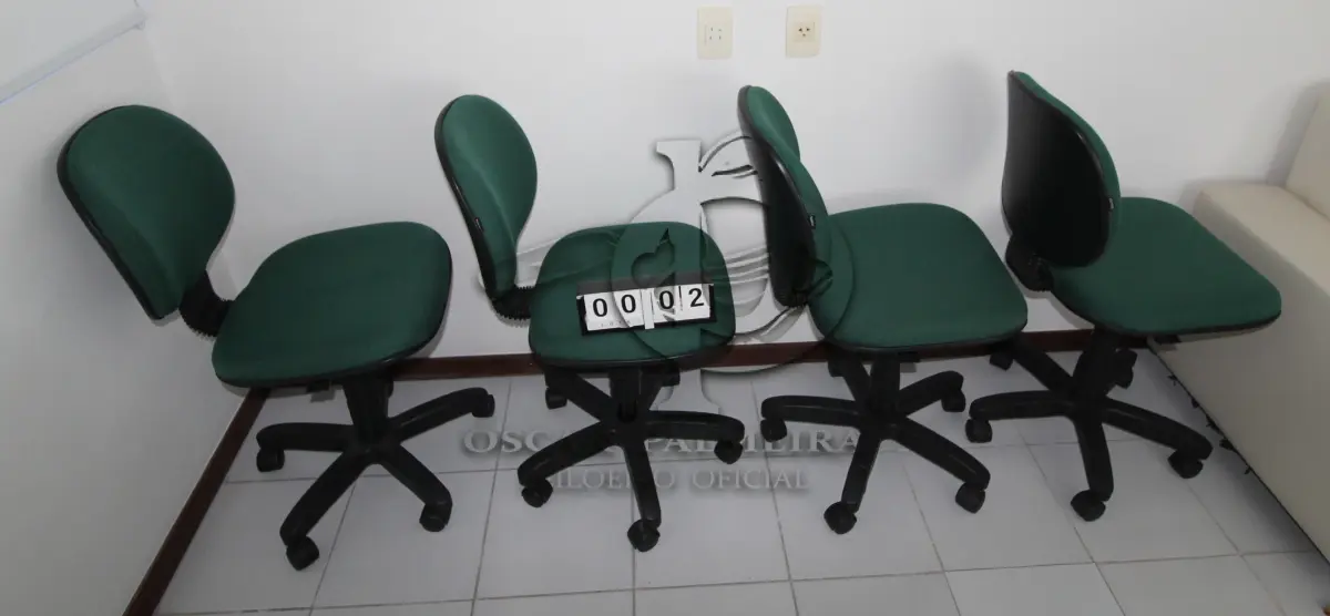 LOTE 002 - LOTE - 0002 - CADEIRA SECRETÁRIA GIRATÓRIA S/ BRAÇO CONJ. 4 PÇS.
