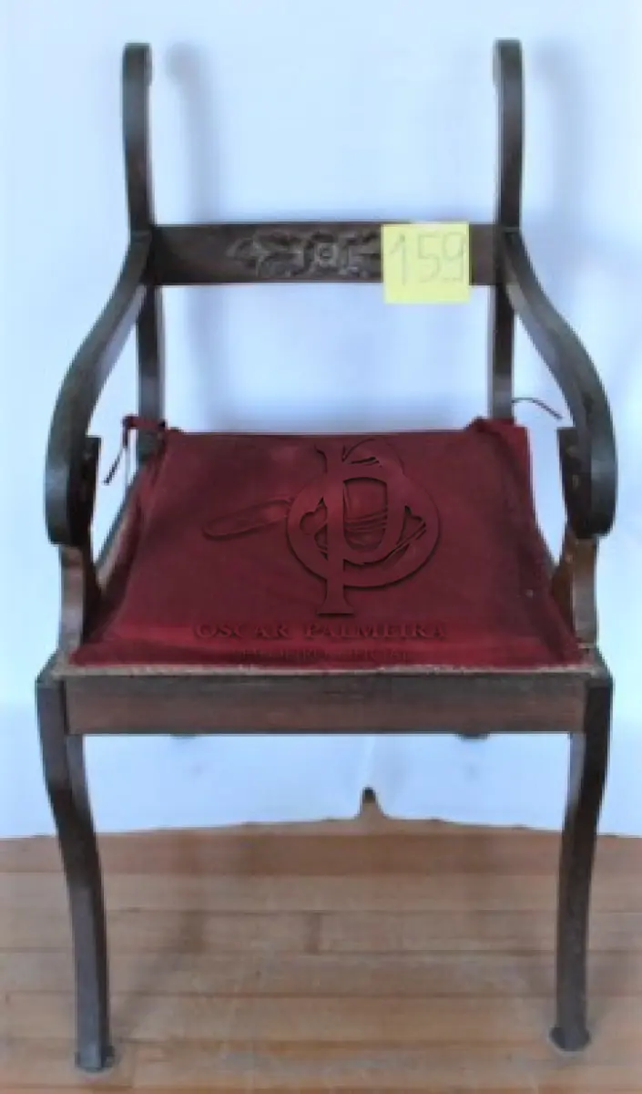 LOTE 159 - CADEIRA