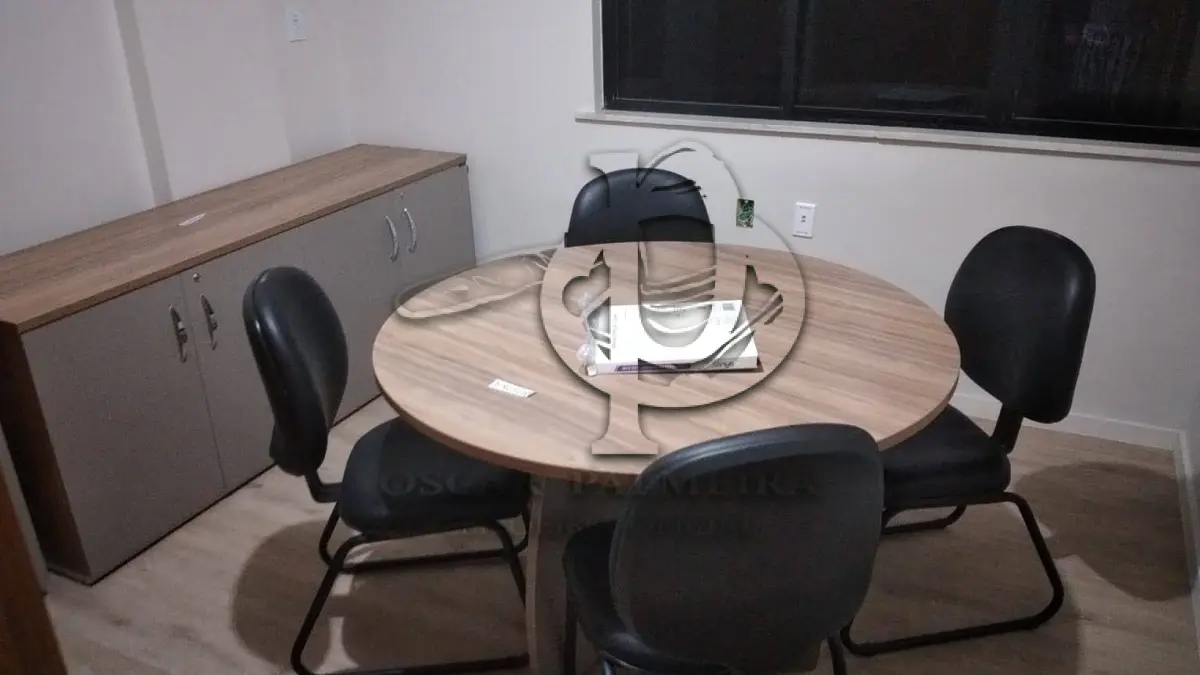 LOTE 008 - MÓVEIS PARA ESCRITÓRIO