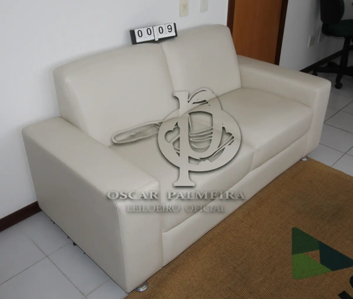 LOTE 009 - LOTE - 0009 - SOFÁ 2 LUGARES CORINO