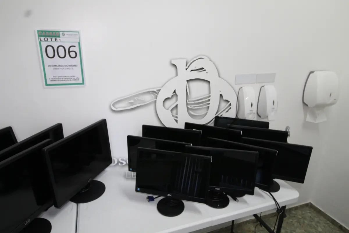LOTE 006 - INFORMÁTICA - MONITORES