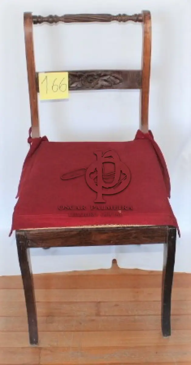 LOTE 166 - CADEIRA