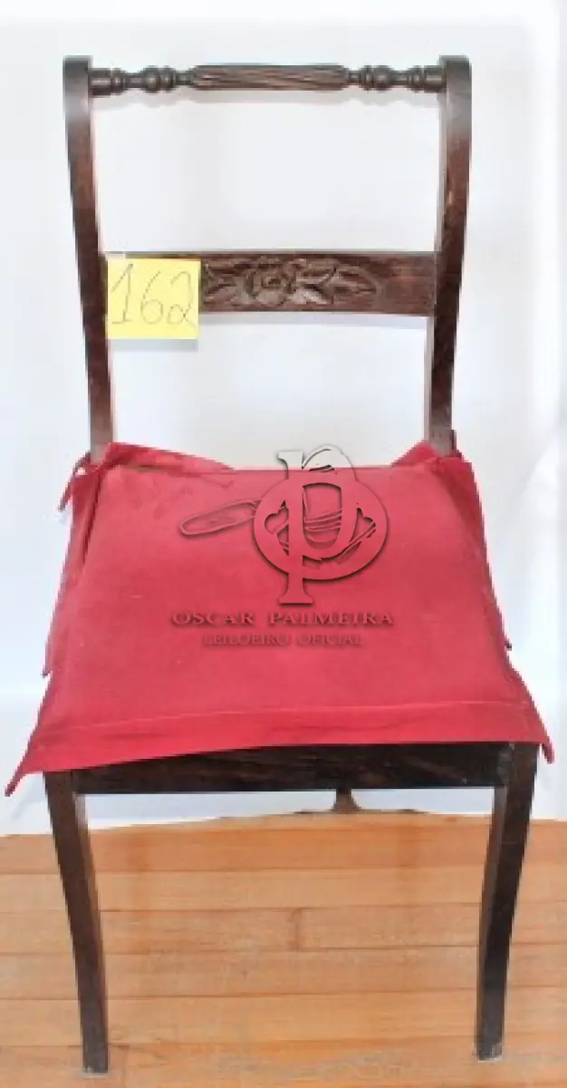LOTE 162 - CADEIRA