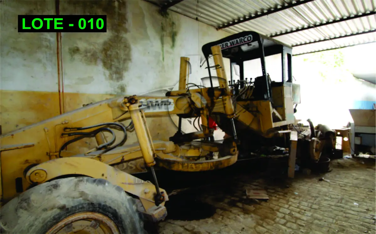 LOTE 010 - MÁQUINA - MOTONIVELADORA HUBER HWB 130M.