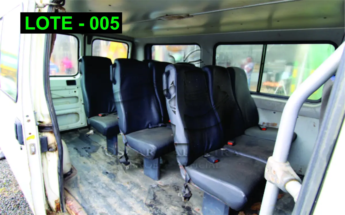 LOTE 005 - VEÍCULO - FIAT DUCATO VAN, 2001/2002, DIESEL.