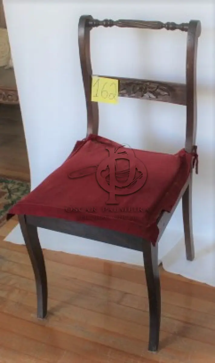 LOTE 162 - CADEIRA