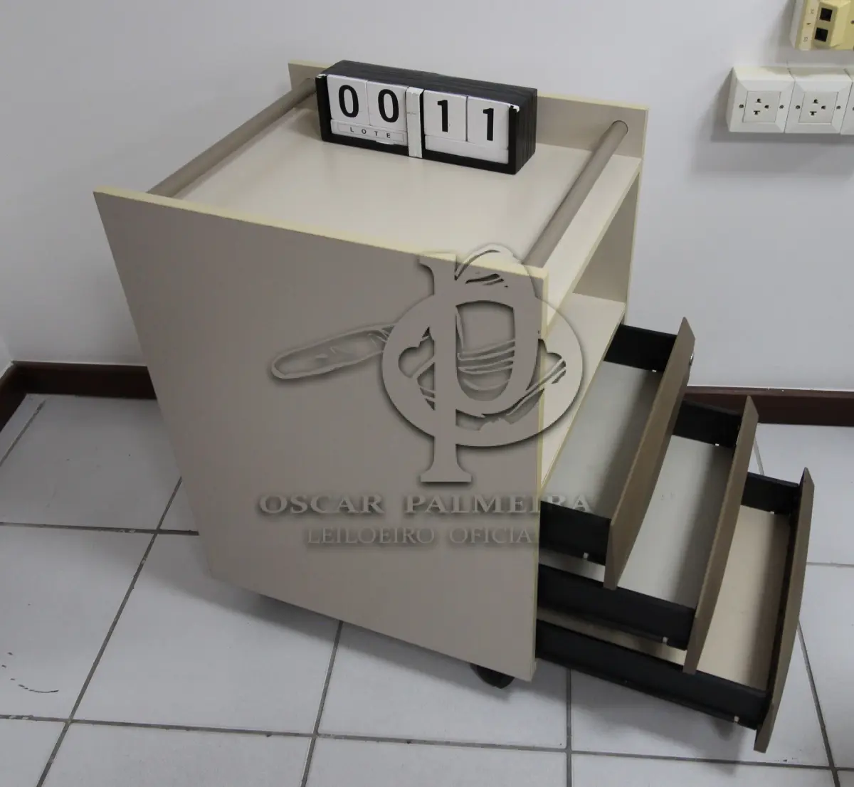 LOTE 011 - LOTE - 0011 - GAVETEIRO 3 GAVETAS