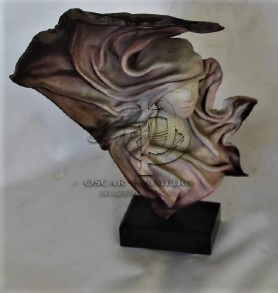 LOTE 208 - ESCULTURA