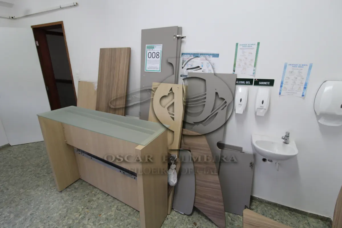 LOTE 008 - MÓVEIS PARA ESCRITÓRIO