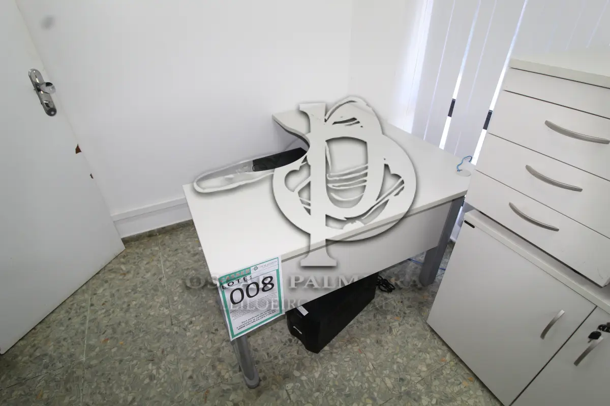 LOTE 008 - MÓVEIS PARA ESCRITÓRIO