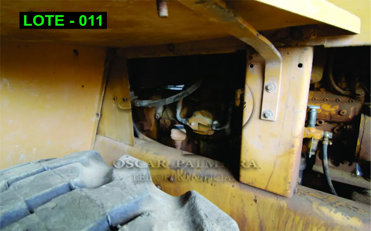 LOTE 011 - MÁQUINA - PÁ CARREGADEIRA CASE W20B.