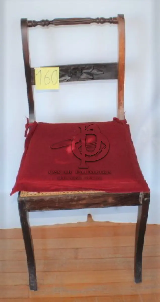 LOTE 160 - CADEIRA