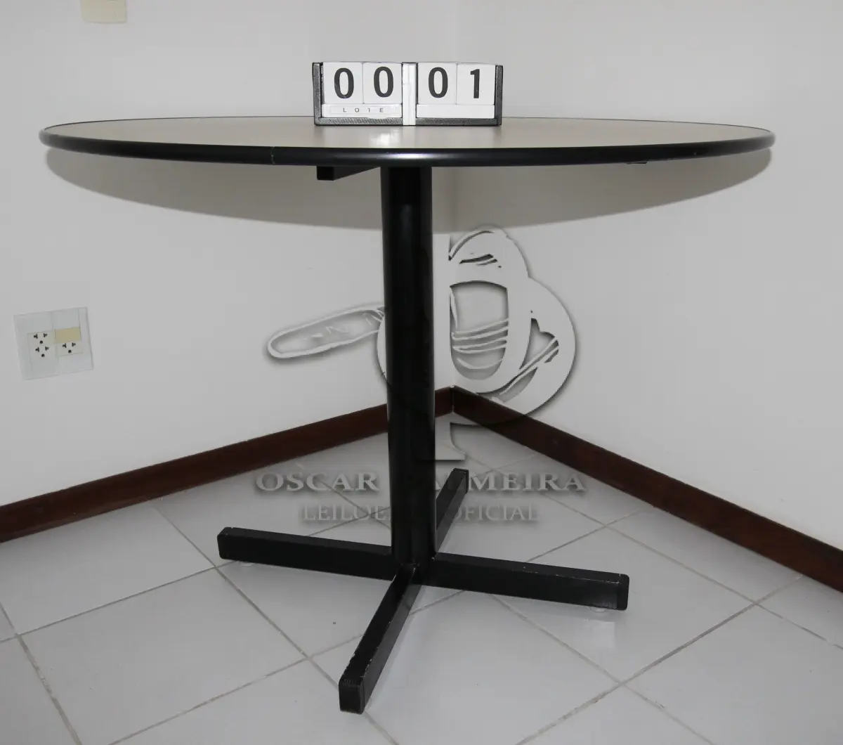 LOTE 001 - LOTE - 0001 - MESA REDONDA