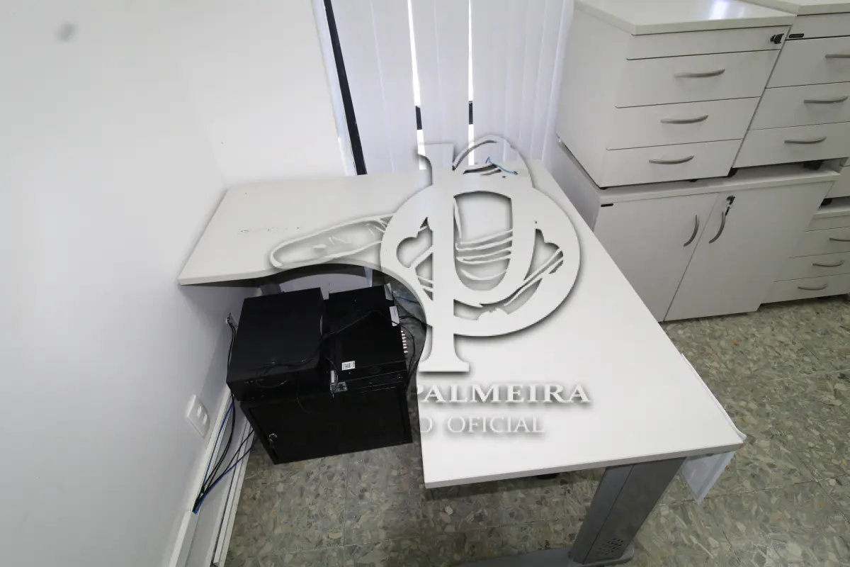 LOTE 008 - MÓVEIS PARA ESCRITÓRIO