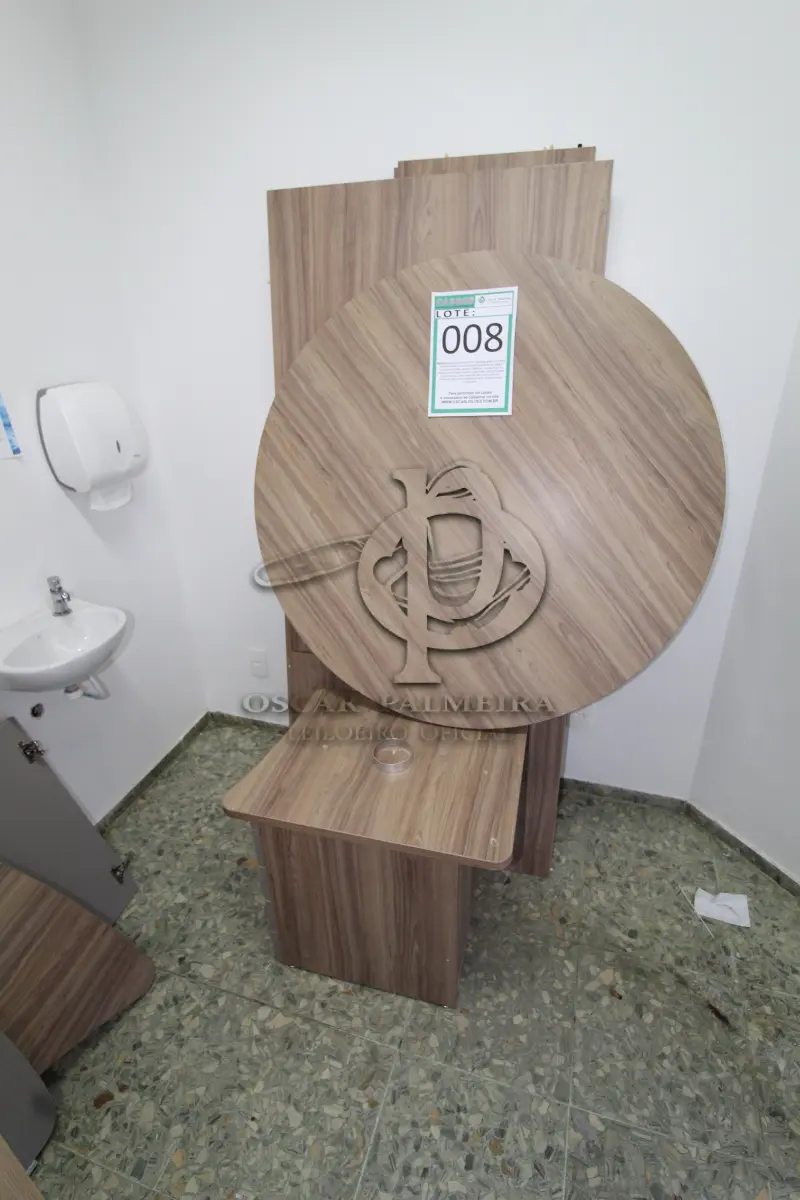 LOTE 008 - MÓVEIS PARA ESCRITÓRIO