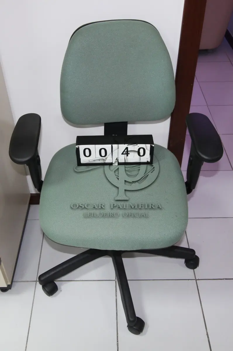 LOTE 040 - LOTE - 0040 - CADEIRA SECRETÁRIA GIRATÓRIA C/ BRAÇO