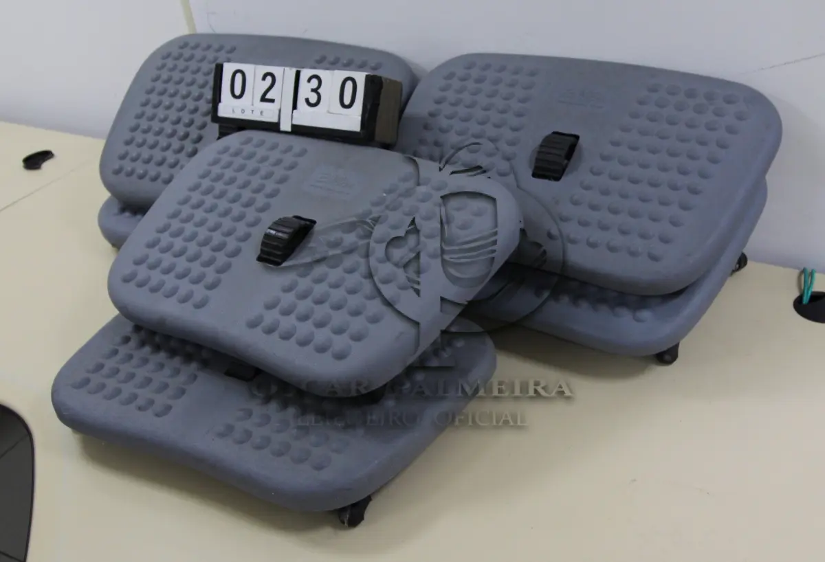 LOTE 230 - LOTE - 0230 - DESCANÇO P/ PÉS 6 PÇS.