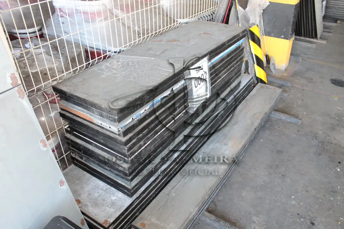 LOTE 002 - MATERIAL DIVERSO