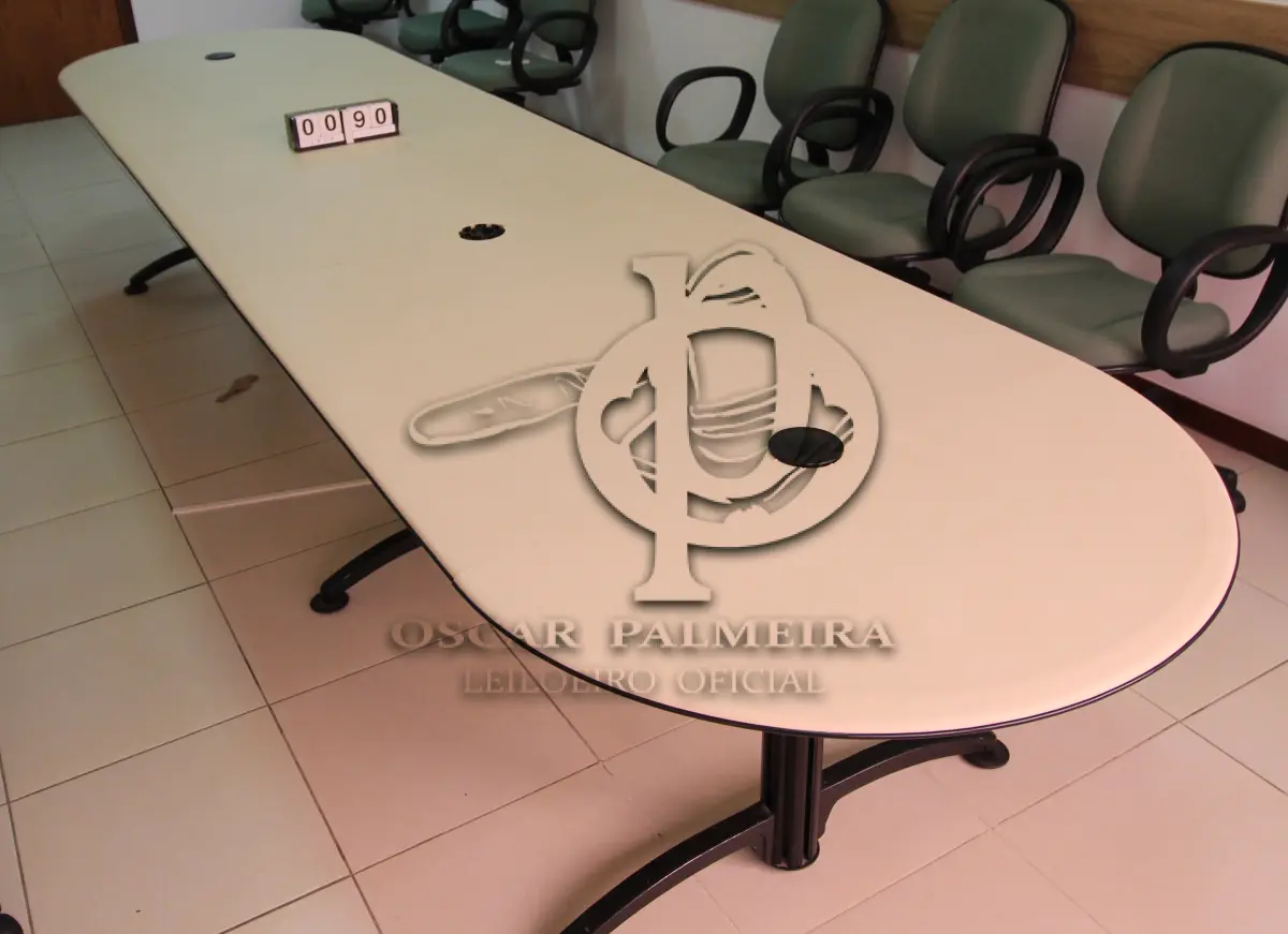 LOTE 090 - LOTE - 0090 - MESA DE REUNIÃO